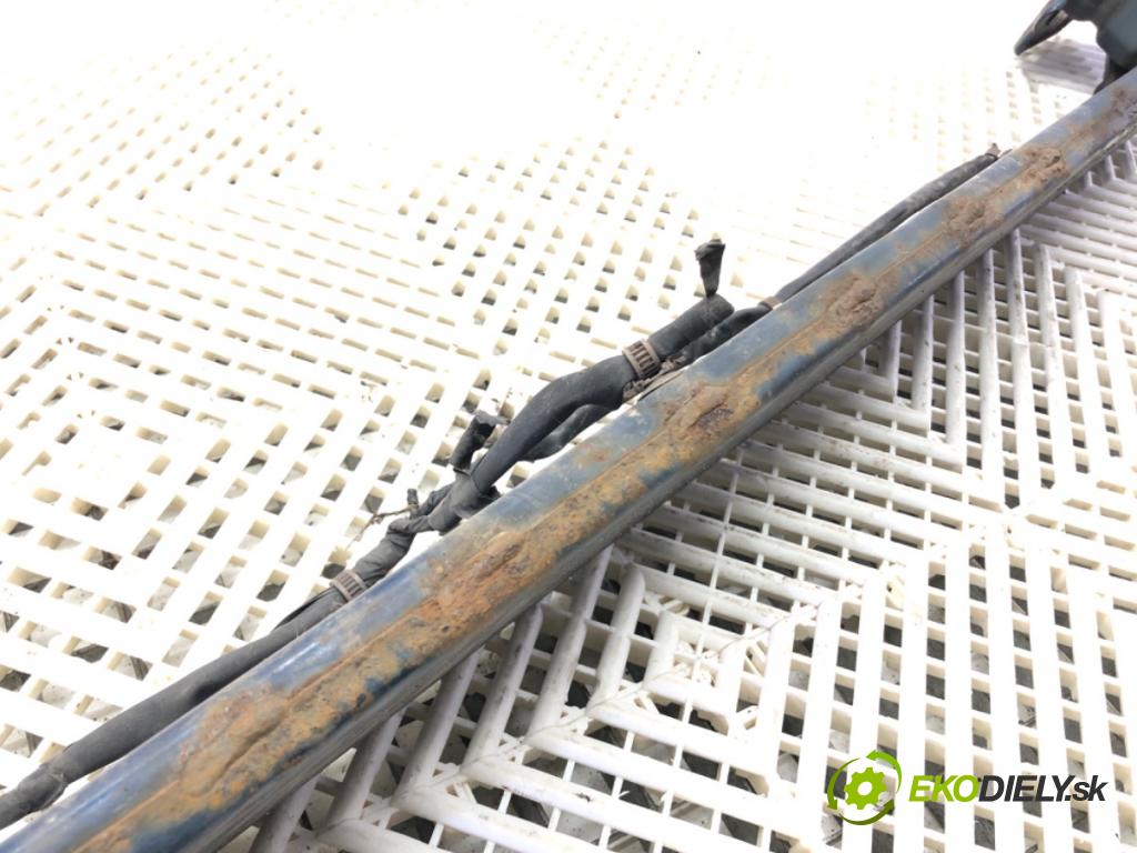 TOYOTA AVENSIS VERSO (_M2_) 2001 - 2011    2.0 D (CLM20_) 85 kW [116 KM] olej napędowy 2001 - 2005  výztuha nárazníka přední část  (Výztuhy přední)