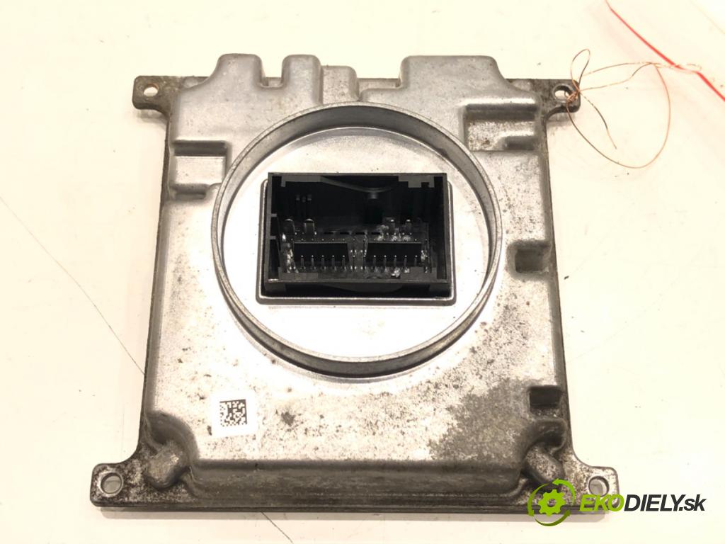 VW GOLF VII Variant (BA5, BV5) 2013 - 2022    1.5 TSI 110 kW [150 KM] benzyna 2017 - 2022  Menič XENON 7P5941572AG (Riadiace jednotky xenónu)