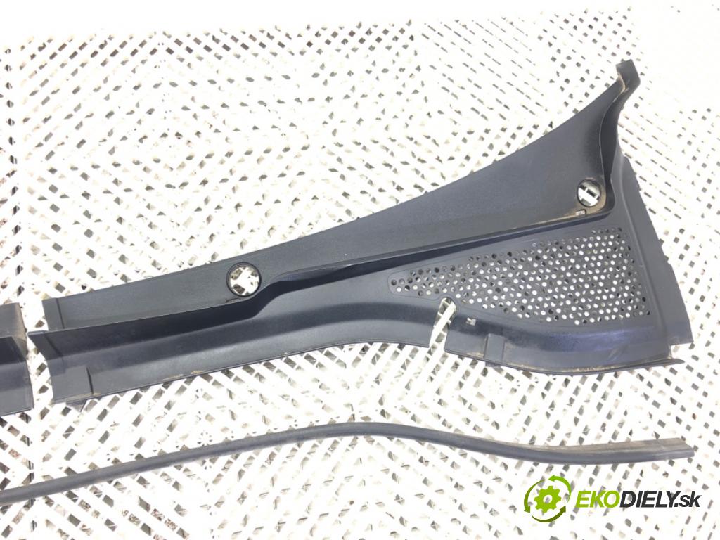 VW GOLF VII Variant (BA5, BV5) 2013 - 2022    1.5 TSI 110 kW [150 KM] benzyna 2017 - 2022  Torpédo, plast pod čelné okno  (Torpéda)