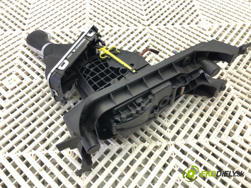 VW GOLF VII Variant (BA5, BV5) 2013 - 2022    1.5 TSI 110 kW [150 KM] benzyna 2017 - 2022  Kulisa 5Q1713025AR (Rýchlostné páky / kulisy)