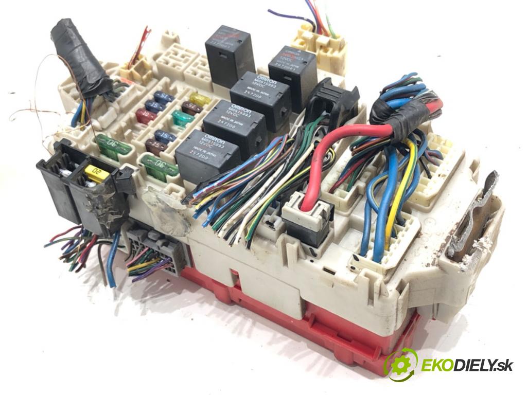 MITSUBISHI OUTLANDER I (CU_W) 2001 - 2008    2.4 108 kW [147 KM] benzyna 2002 - 2003  skříňka poistková MR530918 (Pojistkové skříňky)