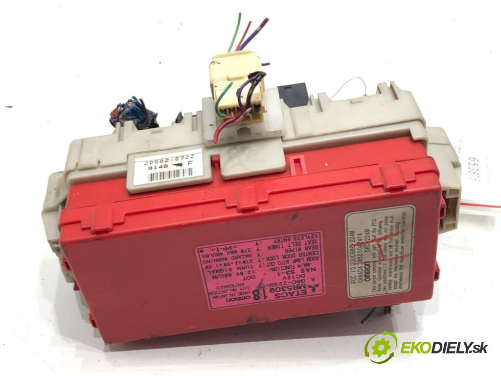 MITSUBISHI OUTLANDER I (CU_W) 2001 - 2008    2.4 108 kW [147 KM] benzyna 2002 - 2003  skříňka poistková MR530918 (Pojistkové skříňky)