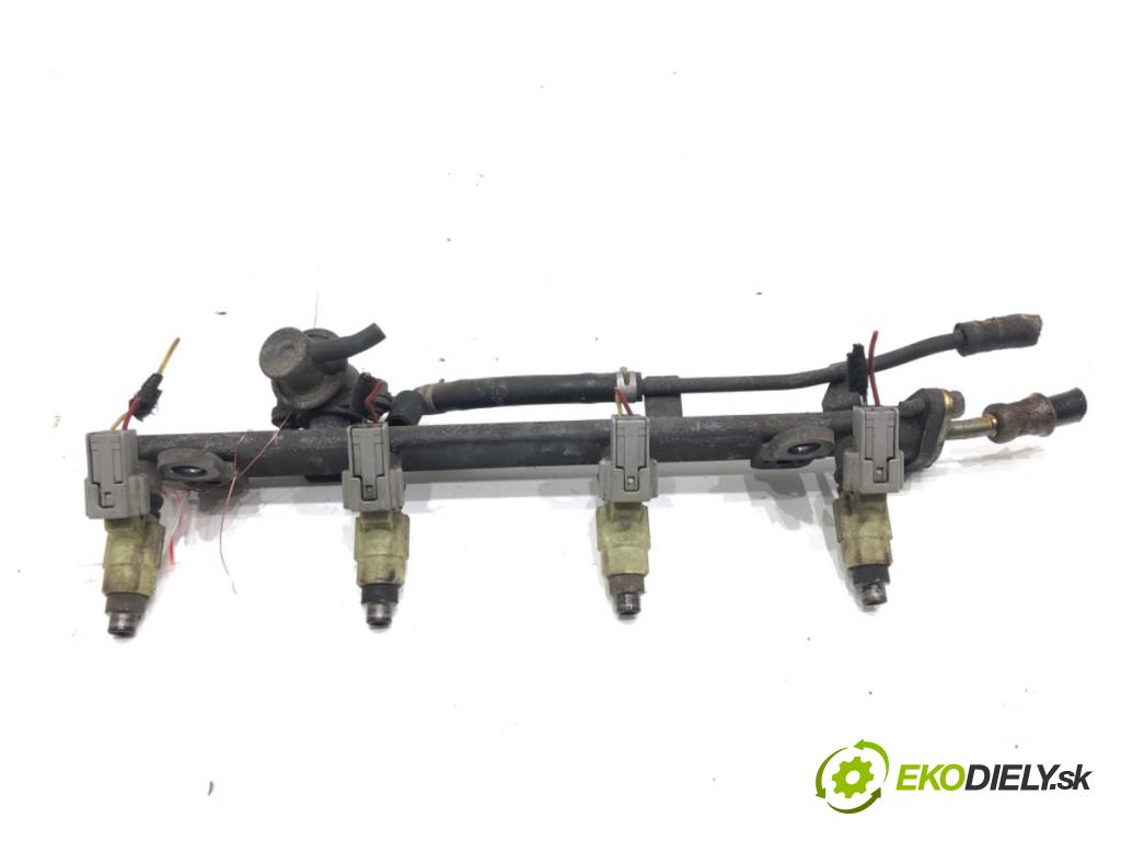 MITSUBISHI OUTLANDER I (CU_W) 2001 - 2008    2.4 108 kW [147 KM] benzyna 2002 - 2003  Lišta vstrekovacia  (Vstrekovacie lišty)