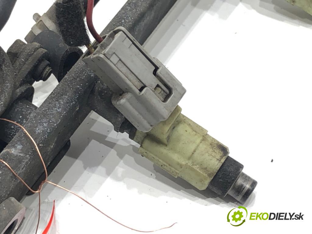 MITSUBISHI OUTLANDER I (CU_W) 2001 - 2008    2.4 108 kW [147 KM] benzyna 2002 - 2003  Lišta vstrekovacia  (Vstrekovacie lišty)