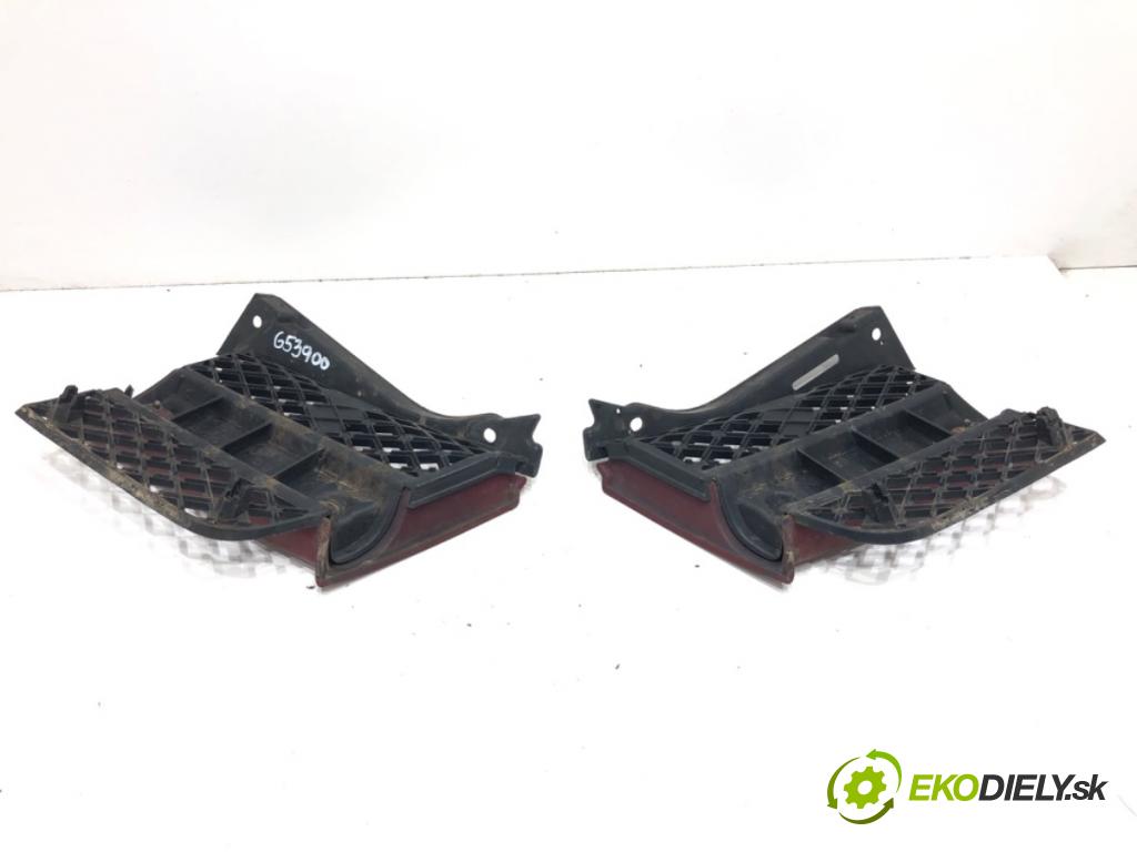 MITSUBISHI OUTLANDER I (CU_W) 2001 - 2008    2.4 108 kW [147 KM] benzyna 2002 - 2003  mřížka maska MR971688 MR971687 (Mřížky (masky) chladičů)