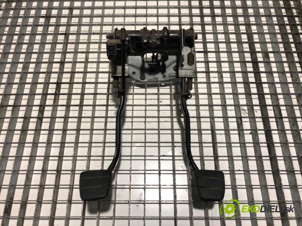 SCANIA 4 - series 1995 - 2008    124 /G420  PEDÁL: 1729789 (Pedále)