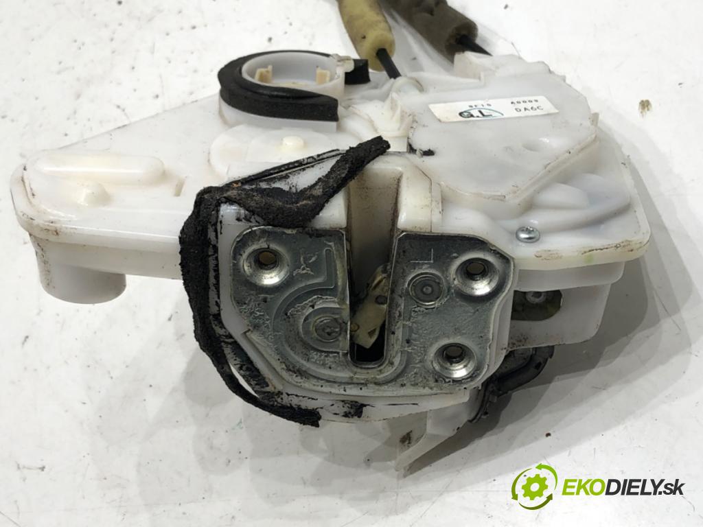 MAZDA 2 (DL, DJ) 2014 - 2022    1.5 SKYACTIV-G (DJLFS) 85 kW [115 KM] benzyna 2014 - 2022  zámok dveře levý přední část 