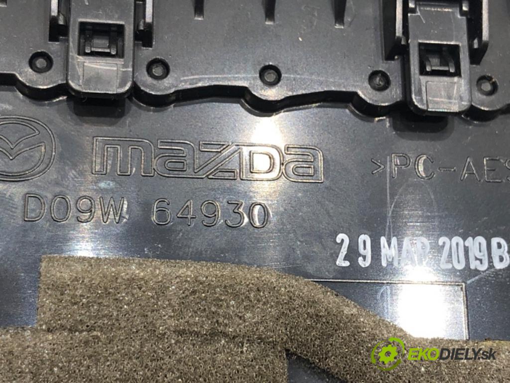 MAZDA 2 (DL, DJ) 2014 - 2022    1.5 SKYACTIV-G (DJLFS) 85 kW [115 KM] benzyna 2014 - 2022  Mriežky kúrenia predný D09W64730 D09W64930
