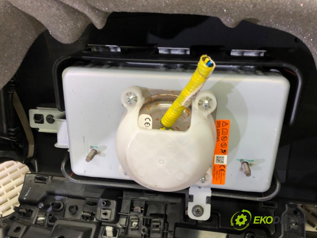 MAZDA 2 (DL, DJ) 2014 - 2022    1.5 SKYACTIV-G (DJLFS) 85 kW [115 KM] benzyna 2014 - 2022  Palubná doska silentbloku ZÁBORY: pasy