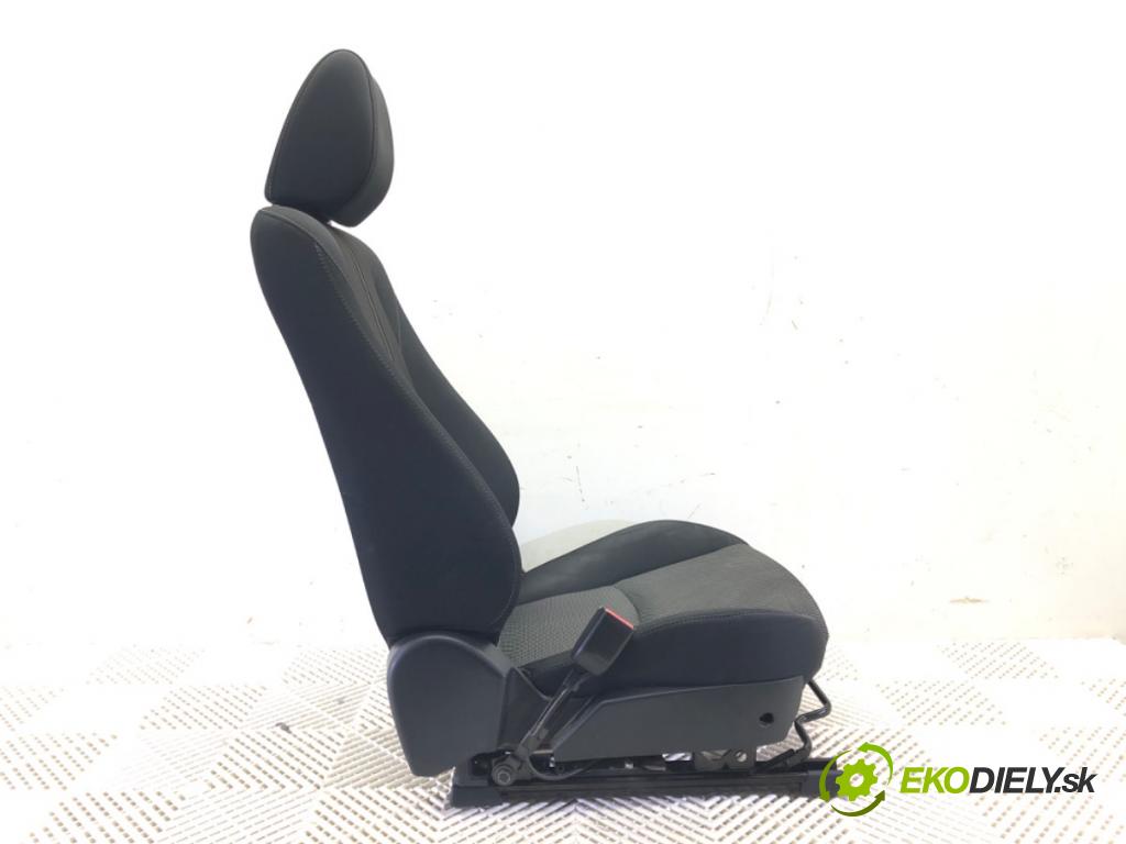 MAZDA 2 (DL, DJ) 2014 - 2022    1.5 SKYACTIV-G (DJLFS) 85 kW [115 KM] benzyna 2014 - 2022  Sedadlo ľavy predný