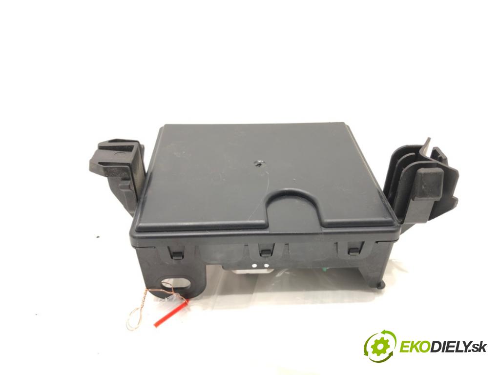 MAZDA 2 (DL, DJ) 2014 - 2022    1.5 SKYACTIV-G (DJLFS) 85 kW [115 KM] benzyna 2014 - 2022  Modul komfortu D10A-675Z0-C (Moduly komfortu)