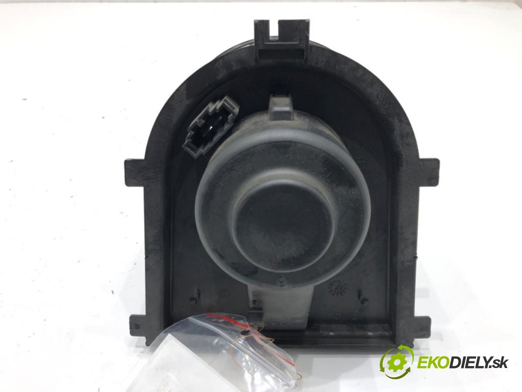 SEAT LEON (1M1) 1999 - 2006    1.6 16 V 77 kW [105 KM] benzyna 2000 - 2006  topení 1J1819021C