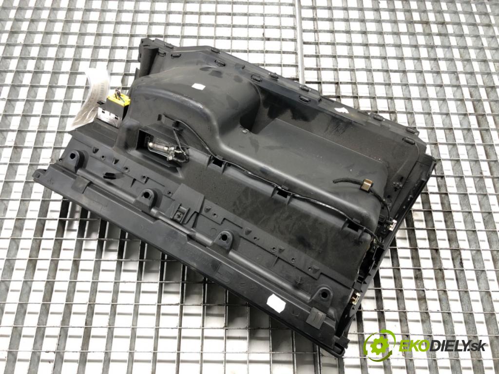 SEAT LEON (1M1) 1999 - 2006    1.6 16 V 77 kW [105 KM] benzyna 2000 - 2006  Priehradka, kastlík spolujazdca  (Priehradky, kastlíky)