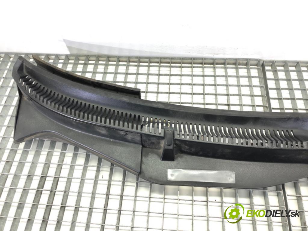 SEAT LEON (1M1) 1999 - 2006    1.6 16 V 77 kW [105 KM] benzyna 2000 - 2006  Torpédo, plast pod čelné okno  (Torpéda)