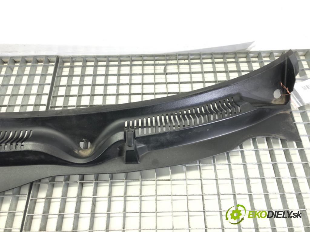 SEAT LEON (1M1) 1999 - 2006    1.6 16 V 77 kW [105 KM] benzyna 2000 - 2006  Torpédo, plast pod čelné okno  (Torpéda)