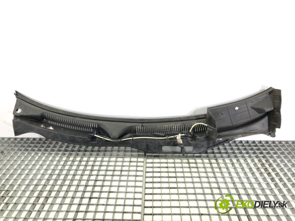 SEAT LEON (1M1) 1999 - 2006    1.6 16 V 77 kW [105 KM] benzyna 2000 - 2006  Torpédo, plast pod čelné okno  (Torpéda)