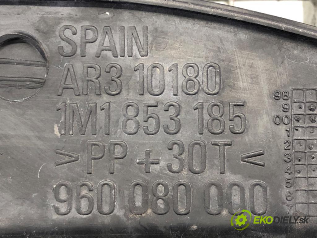 SEAT LEON (1M1) 1999 - 2006    1.6 16 V 77 kW [105 KM] benzyna 2000 - 2006  Torpédo, plast pod čelné okno  (Torpéda)