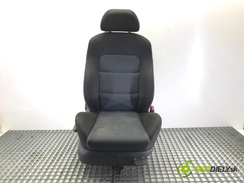 SEAT LEON (1M1) 1999 - 2006    1.6 16 V 77 kW [105 KM] benzyna 2000 - 2006  Sedadlo pravy  (Sedačky, sedadlá)