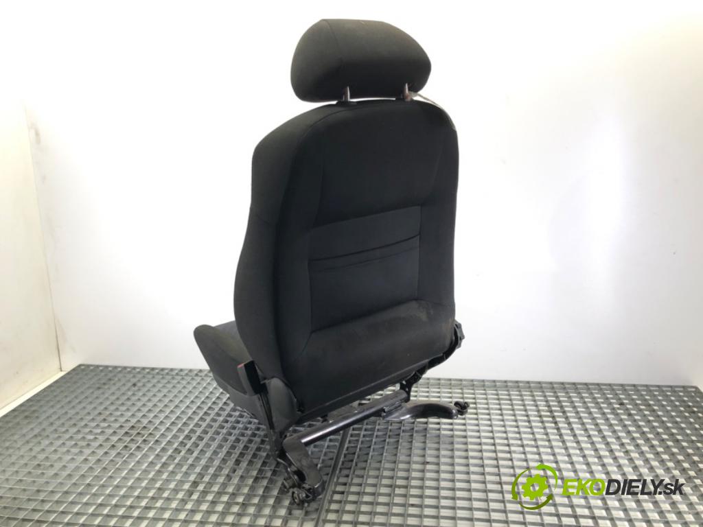 SEAT LEON (1M1) 1999 - 2006    1.6 16 V 77 kW [105 KM] benzyna 2000 - 2006  Sedadlo pravy  (Sedačky, sedadlá)