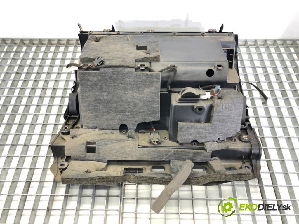 AUDI A3 (8P1) 2003 - 2013    1.6 75 kW [102 KM] benzyna 2003 - 2012  Priehradka, kastlík spolujazdca 8P1857035B (Priehradky, kastlíky)