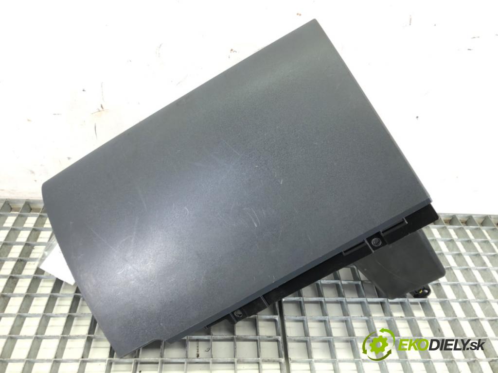 MITSUBISHI COLT VI (Z3_A, Z2_A) 2002 - 2012    1.3 70 kW [95 KM] benzyna 2004 - 2012  Priehradka, kastlík spolujazdca  (Priehradky, kastlíky)