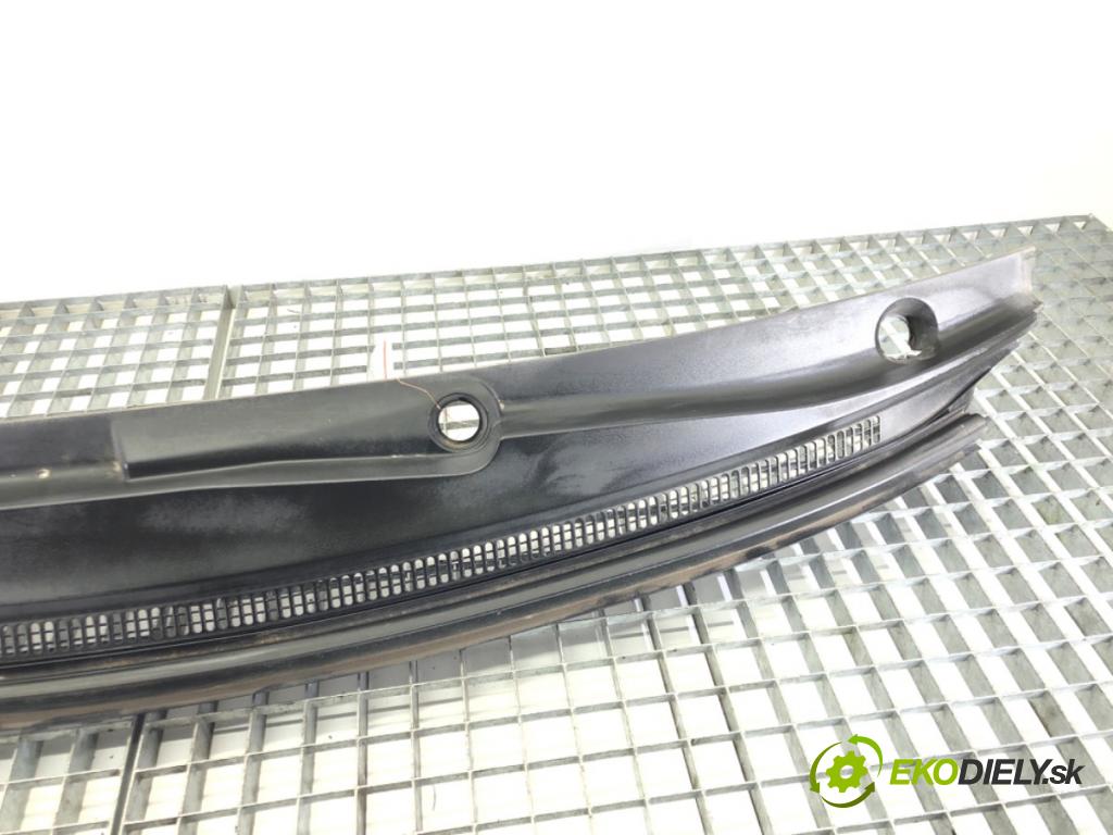 MITSUBISHI COLT VI (Z3_A, Z2_A) 2002 - 2012    1.3 70 kW [95 KM] benzyna 2004 - 2012  Torpédo, plast pod čelné okno 7405A315 (Torpéda)