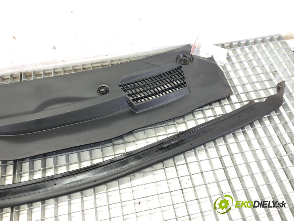 MERCEDES-BENZ VITO Skrzynia (W447) 2014 - 2022    111 CDI (447.601, 447.603, 447.605) 84 kW [114 KM] olej napędowy 2014 - 2022  Torpédo, plast pod čelné okno A4478301801 (Torpéda)