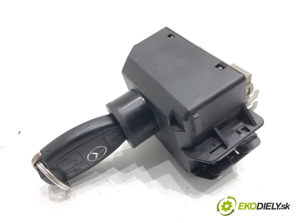 MERCEDES-BENZ VITO Skrzynia (W447) 2014 - 2022    111 CDI (447.601, 447.603, 447.605) 84 kW [114 KM] olej napędowy 2014 - 2022  spinačka A4479007306 (Spínacie skrinky a kľúče)