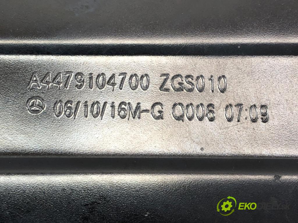 MERCEDES-BENZ VITO Skrzynia (W447) 2014 - 2022    111 CDI (447.601, 447.603, 447.605) 84 kW [114 KM] olej napędowy 2014 - 2022  Obal sedačky levýho A4479104700