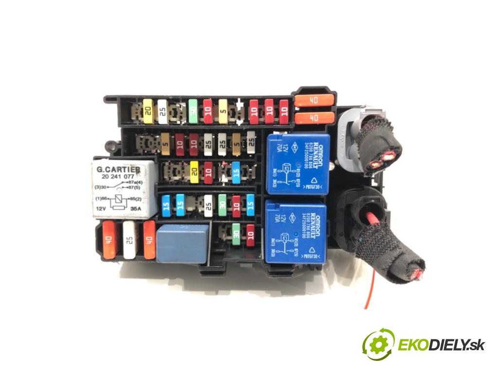 RENAULT SCÉNIC III (JZ0/1_) 2008 - 2022    1.5 dCi 81 kW [110 KM] olej napędowy 2009 - 2022  skříňka poistková 1801330 (Pojistkové skříňky)