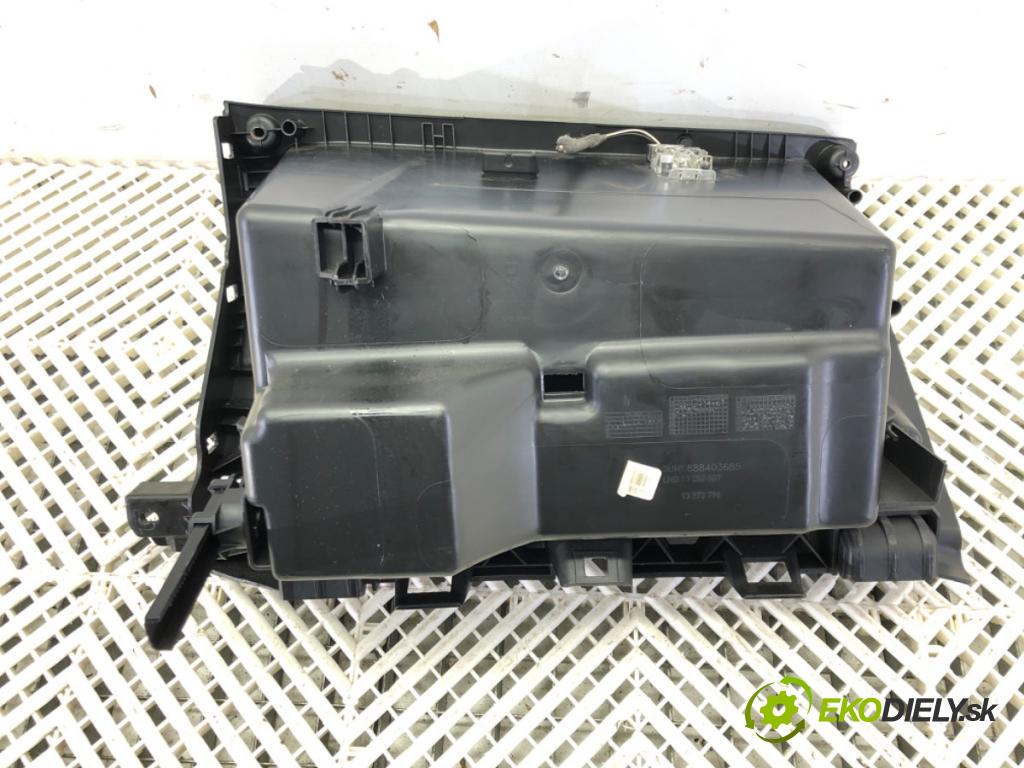 OPEL ASTRA J sedan 2012 - 2022    1.4 Turbo (69) 103 kW [140 KM] benzyna 2012 - 2022  Priehradka, kastlík spolujazdca  (Priehradky, kastlíky)