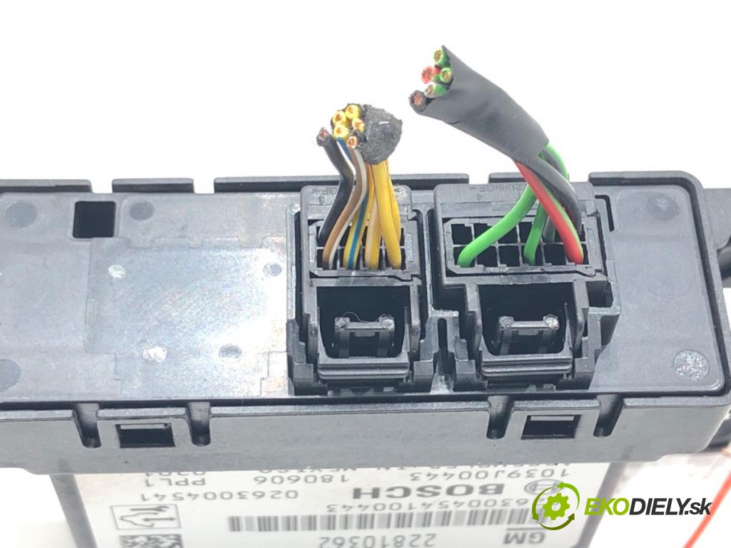 OPEL ASTRA J sedan 2012 - 2022    1.4 Turbo (69) 103 kW [140 KM] benzyna 2012 - 2022  Modul PDC 22810362 (Ostatné)