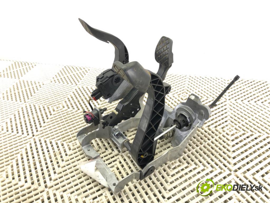 AUDI A4 B8 Avant (8K5) 2007 - 2015    1.8 TFSI 88 kW [120 KM] benzyna 2008 - 2015  PEDÁL: 8K1721117 (Pedále)