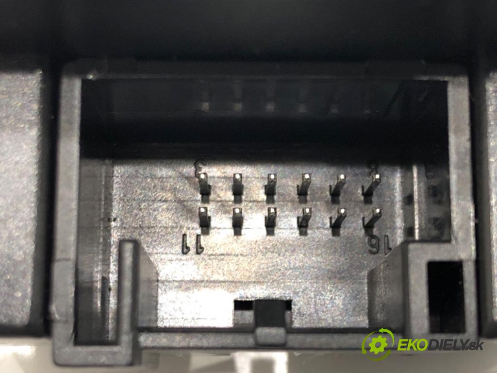 AUDI A4 B8 Avant (8K5) 2007 - 2015    1.8 TFSI 88 kW [120 KM] benzyna 2008 - 2015  spinačka 8K0909131C (Spínacie skrinky a kľúče)