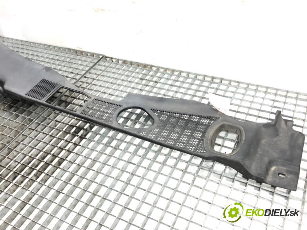 AUDI A4 B8 Avant (8K5) 2007 - 2015    1.8 TFSI 88 kW [120 KM] benzyna 2008 - 2015  Torpédo, plast pod čelné okno 8K1819447 (Torpéda)