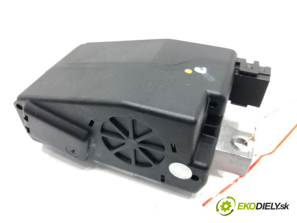 AUDI A4 B8 Avant (8K5) 2007 - 2015    1.8 TFSI 88 kW [120 KM] benzyna 2008 - 2015  blokáda volantu 8K0905852D (Ostatné)