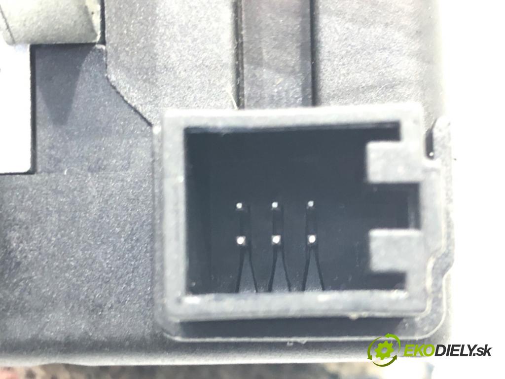 AUDI A4 B8 Avant (8K5) 2007 - 2015    1.8 TFSI 88 kW [120 KM] benzyna 2008 - 2015  blokáda volantu 8K0905852D (Ostatné)