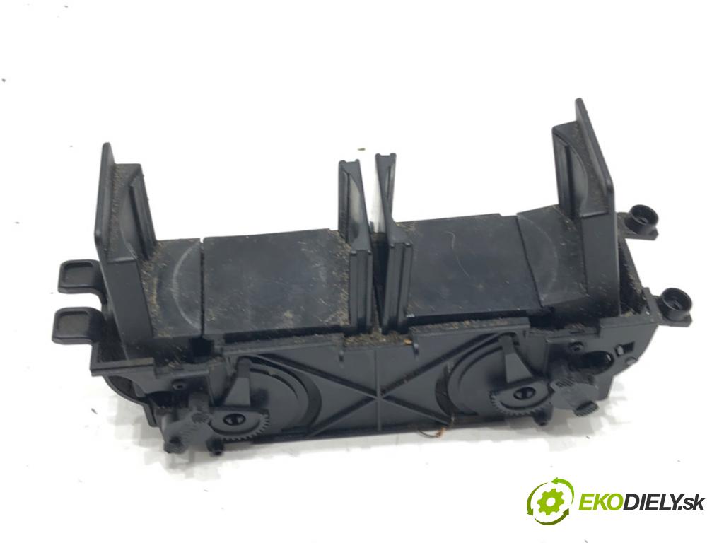 AUDI A4 B5 (8D2) 1994 - 2001    ---  Držiak na nápoje 8D0862533 (Úchyty, držiaky na nápoje)