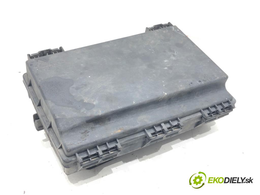 OPEL ZAFIRA B Nadwozie pełne/minivan (A05) 2005 - 2015    1.9 CDTI VAN (M75) 88 kW [120 KM] olej napędowy 2005 - 2015  skříňka poistková 13206748 (Pojistkové skříňky)