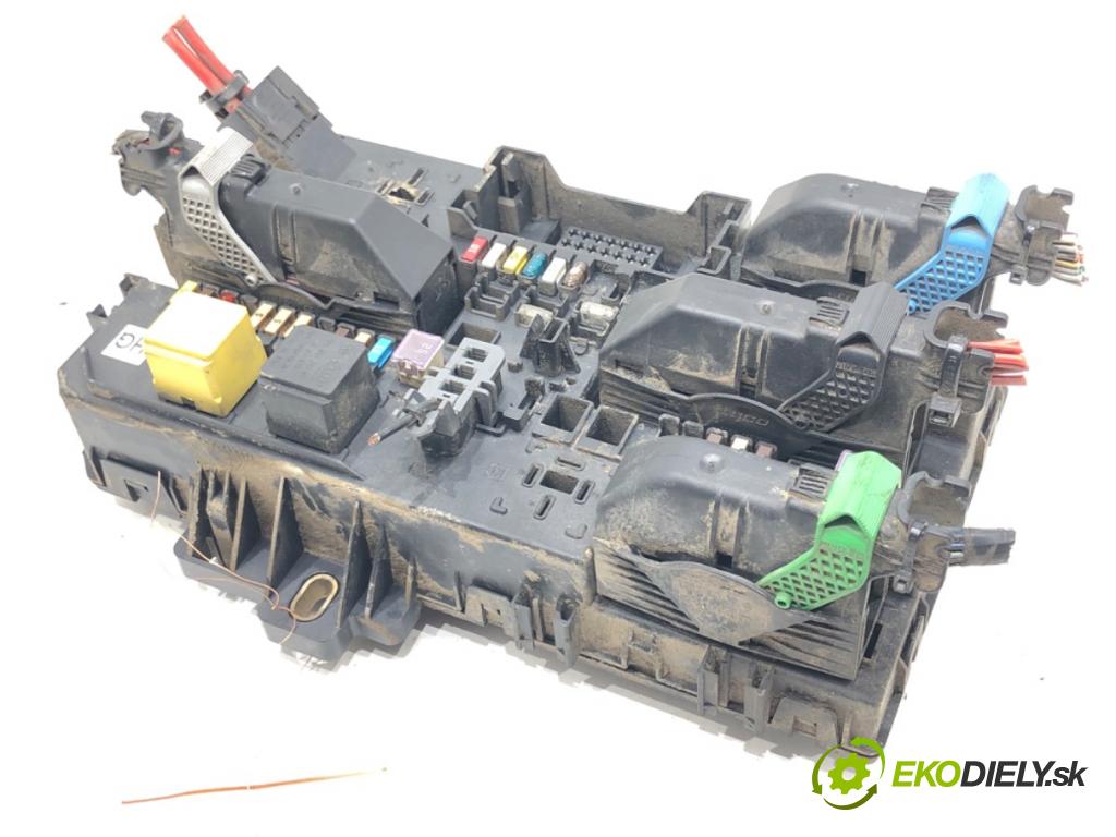 OPEL ZAFIRA B Nadwozie pełne/minivan (A05) 2005 - 2015    1.9 CDTI VAN (M75) 88 kW [120 KM] olej napędowy 2005 - 2015  modul BSI 13206759 (Pojistkové skříňky)