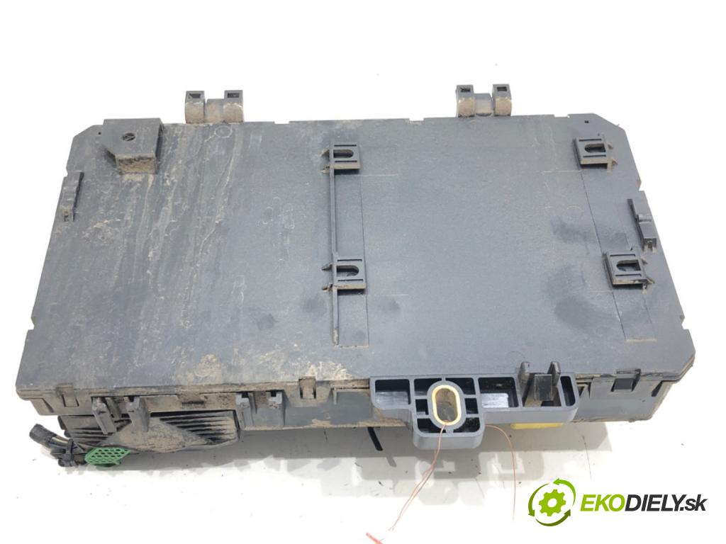 OPEL ZAFIRA B Nadwozie pełne/minivan (A05) 2005 - 2015    1.9 CDTI VAN (M75) 88 kW [120 KM] olej napędowy 2005 - 2015  modul BSI 13206759 (Pojistkové skříňky)