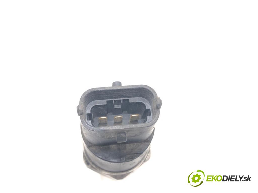 RENAULT LAGUNA II Grandtour (KG0/1_) 2001 - 2007    1.9 dCi (KG0G) 88 kW [120 KM] olej napędowy 2001 - 2007  Snímač tlaku paliva 0281002405 (Snímače)