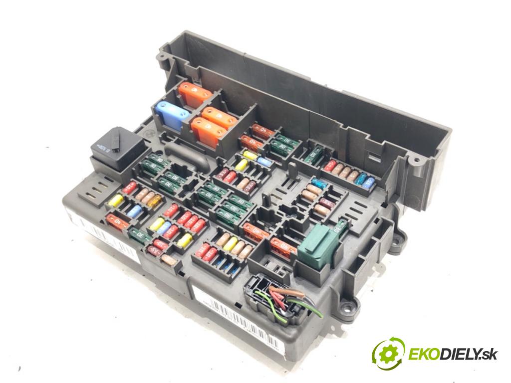 BMW 3 coupe (E92) 2005 - 2013    328 i xDrive 172 kW [234 KM] benzyna 2008 - 2013  skříňka poistková 9119444 (Pojistkové skříňky)