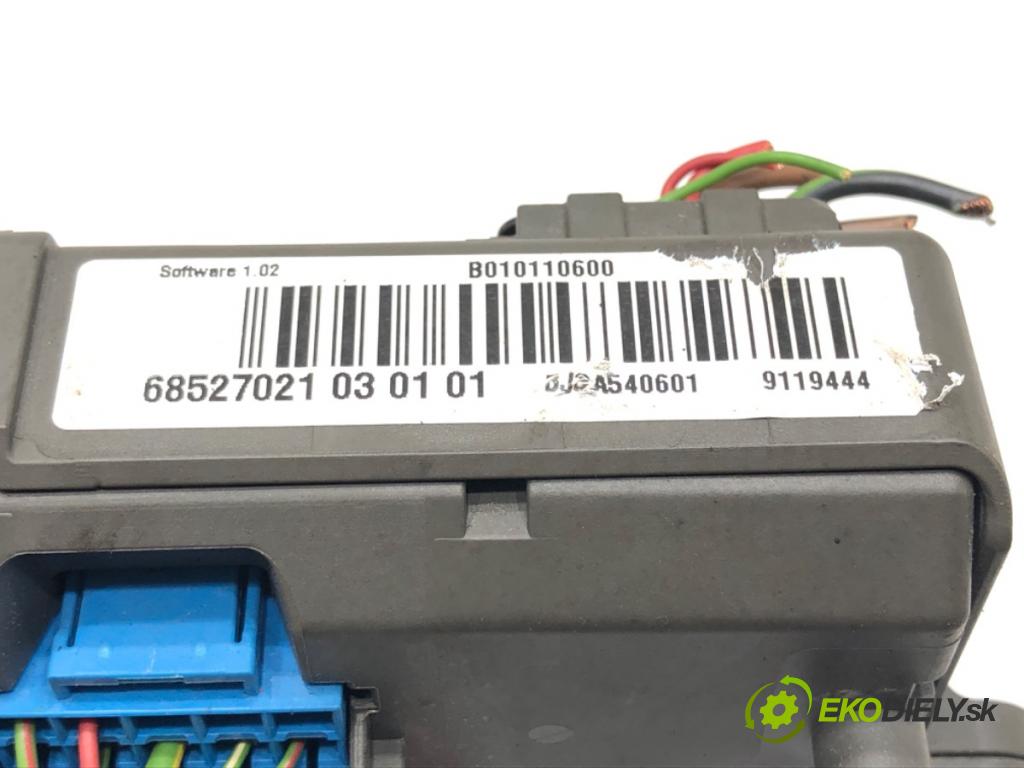 BMW 3 coupe (E92) 2005 - 2013    328 i xDrive 172 kW [234 KM] benzyna 2008 - 2013  skříňka poistková 9119444 (Pojistkové skříňky)