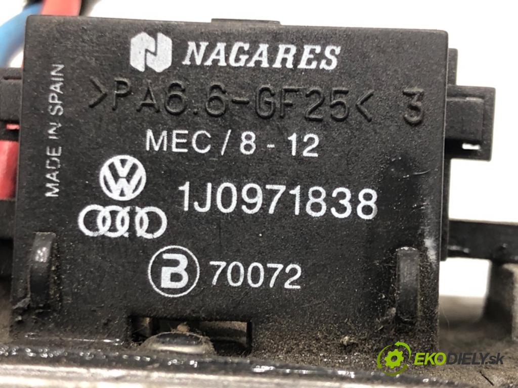AUDI A2 (8Z0) 2000 - 2005    1.4 55 kW [75 KM] benzyna 2000 - 2005  odpor rezistor topení vzduchu 1J0971838 (Odpory topení)
