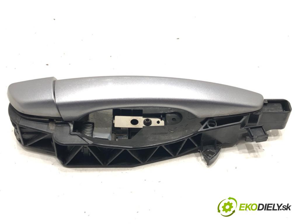 PEUGEOT 208 II (UB_, UP_, UW_, UJ_) 2019 - 2022    e-208 100 kW [136 KM] elektryczny 2019 - 2022  Kľučka vonkajšia pravy zad 