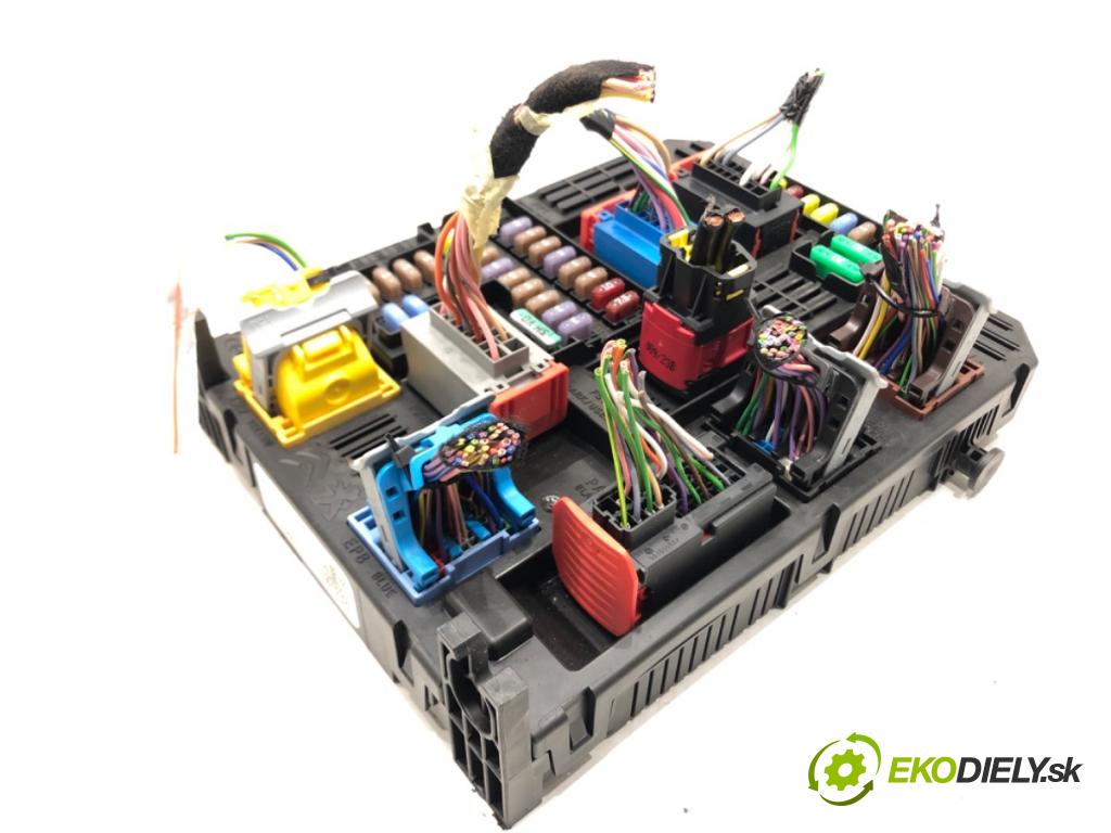 PEUGEOT 208 II (UB_, UP_, UW_, UJ_) 2019 - 2022    e-208 100 kW [136 KM] elektryczny 2019 - 2022  modul BSI 9832880380 (Pojistkové skříňky)