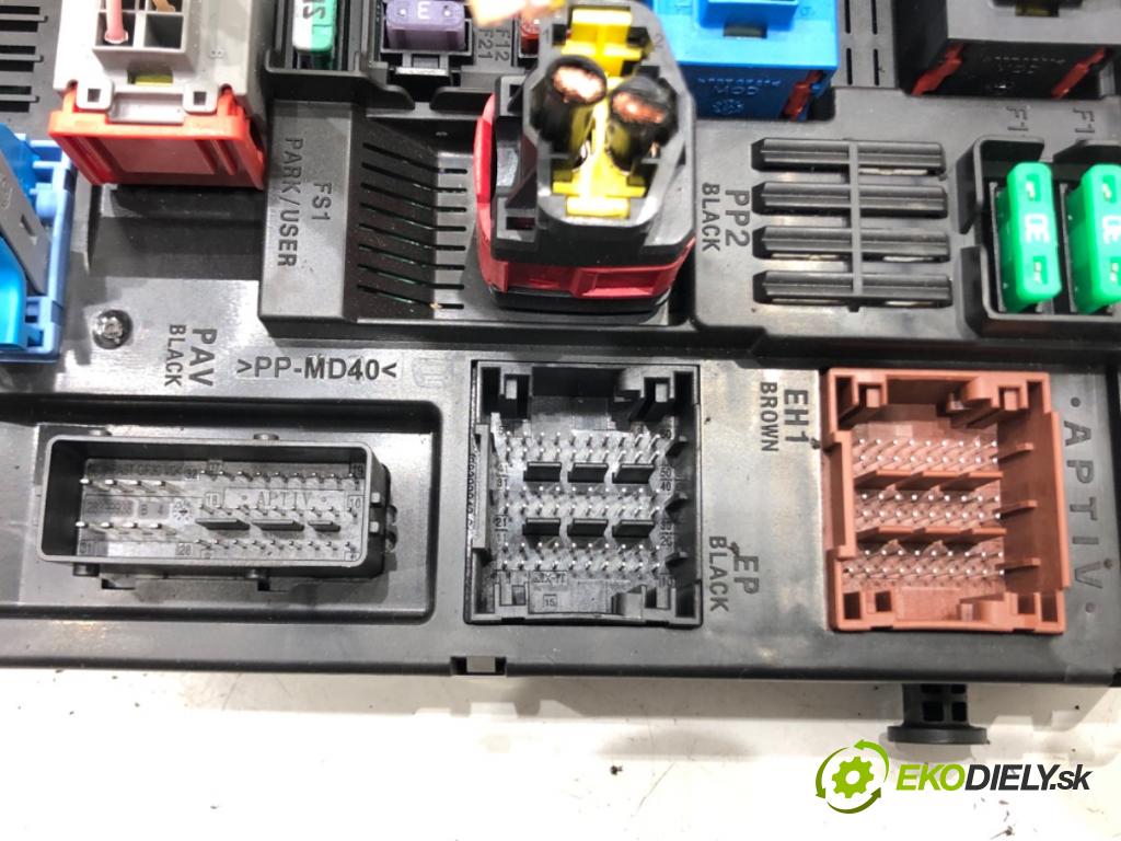 PEUGEOT 208 II (UB_, UP_, UW_, UJ_) 2019 - 2022    e-208 100 kW [136 KM] elektryczny 2019 - 2022  modul BSI 9832880380 (Pojistkové skříňky)