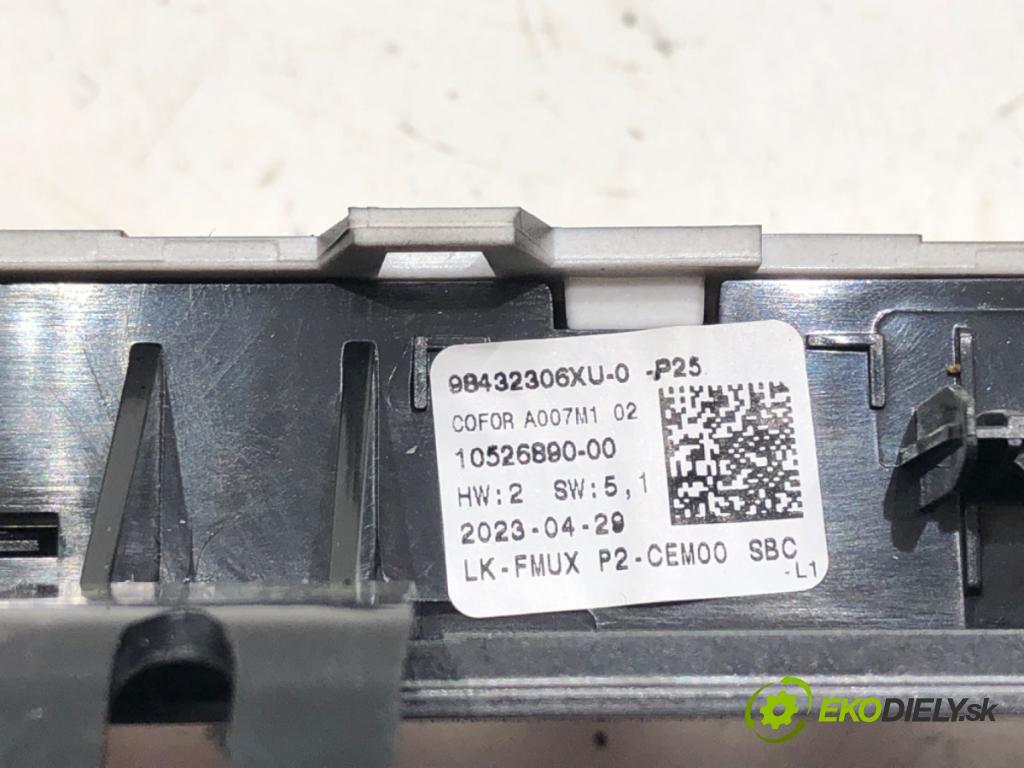 PEUGEOT 208 II (UB_, UP_, UW_, UJ_) 2019 - 2022    e-208 100 kW [136 KM] elektryczny 2019 - 2022  Panel ovládania kúrenia 98432306XU (Prepínače, spínače, tlačidlá a ovládače kúrenia)