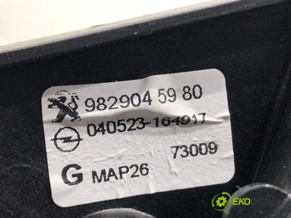PEUGEOT 208 II (UB_, UP_, UW_, UJ_) 2019 - 2022    e-208 100 kW [136 KM] elektryczny 2019 - 2022  mechanismus okna levý zadní část 9829045980